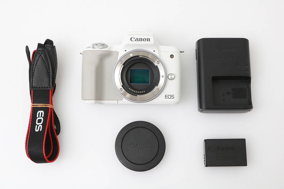 値下げ！　Canon ホワイト カメラセット　レンズ Canon EOS Kiss M2 ホワイト + レンズセット