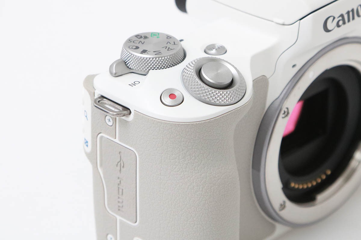 EOS Kiss M2 ボディ [ホワイト] CA01-M4665-2P2A | キヤノン