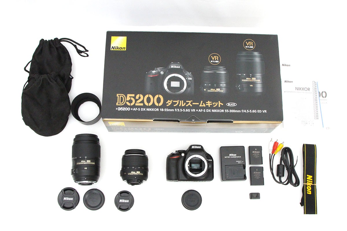Nikon デジタル一眼レフカメラ D5200 ダブルズームキット AF-S DX