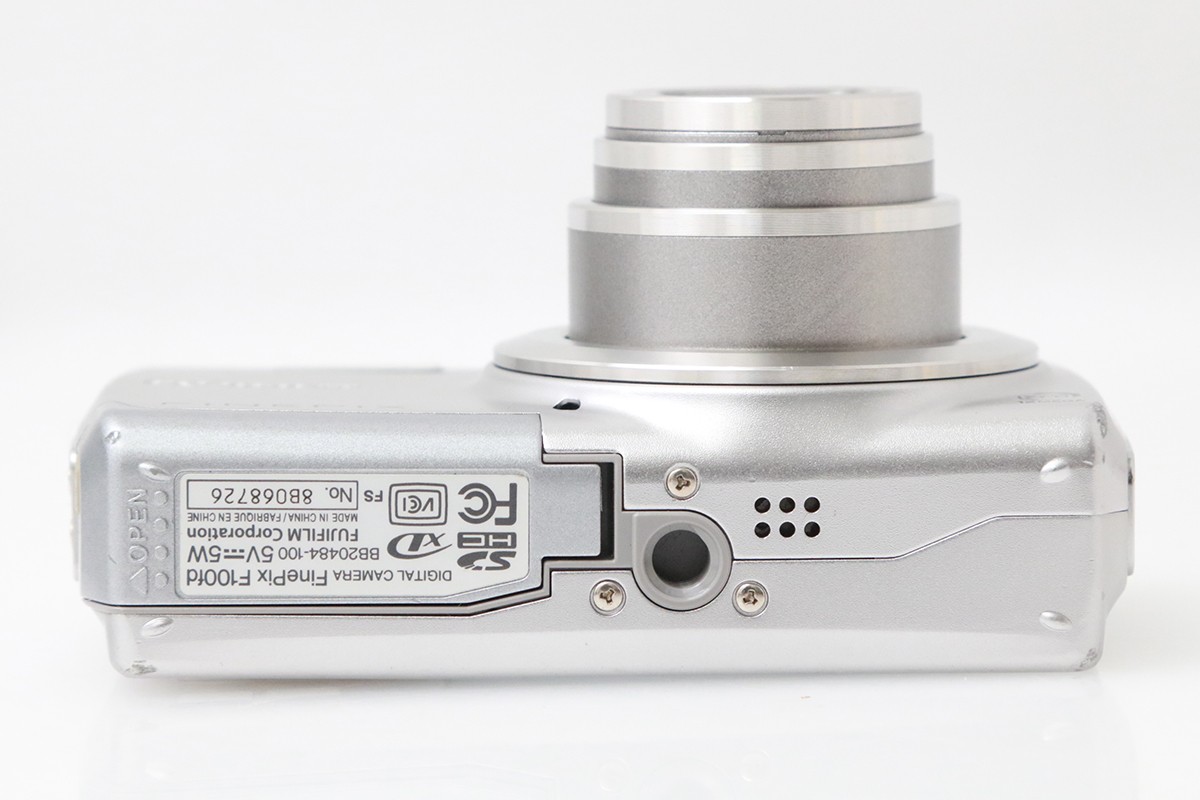 FinePix F100fd シルバー CA01-M5211-2P2A | 富士フイルム