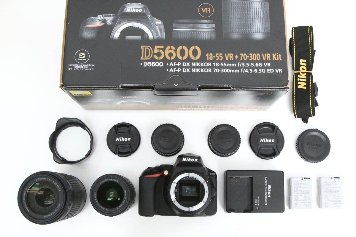 D5600 ダブルズームキット（純正予備バッテリー付き・センサー清掃済み