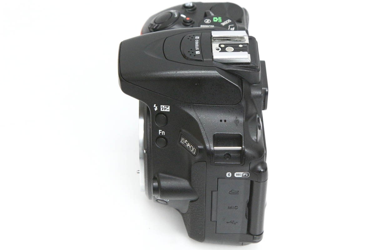 D5600 ダブルズームキット（純正予備バッテリー付き・センサー清掃済み