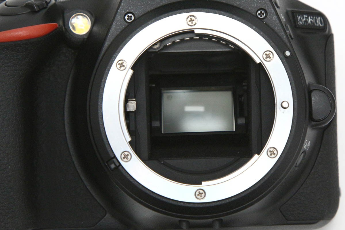 D5600 ダブルズームキット（純正予備バッテリー付き・センサー清掃済み