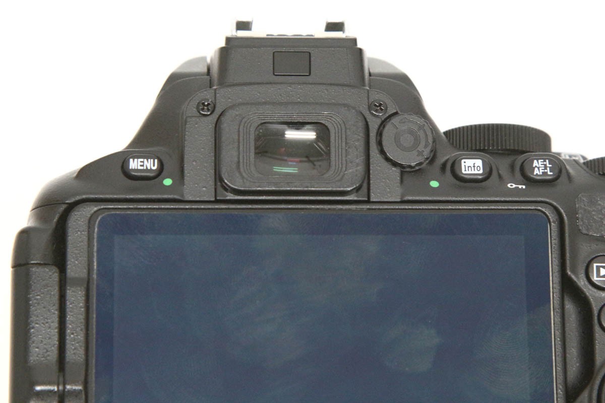 D5600 ダブルズームキット（純正予備バッテリー付き・センサー清掃済み