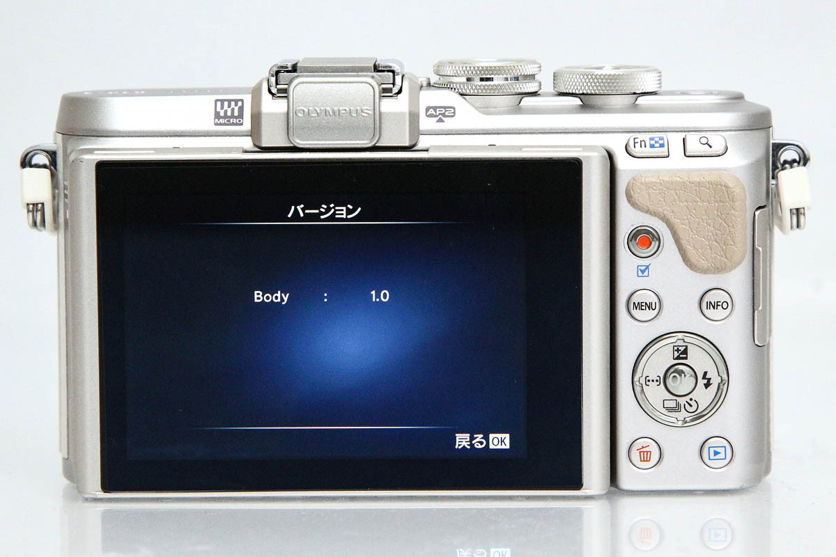 OLYMPUS PEN E-PL8 EZダブルズームキット [ホワイト]（センサー清掃