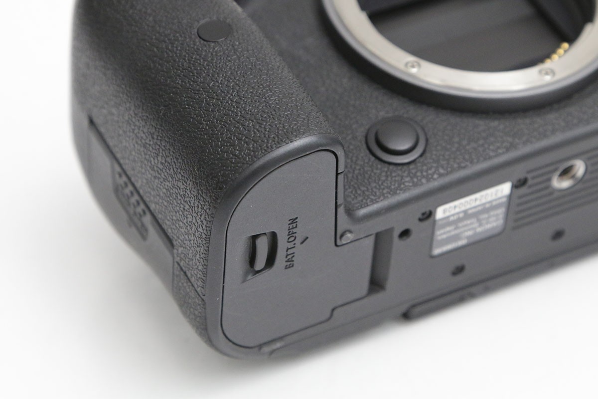 EOS R6 ボディ（純正予備バッテリー付属） CA01-B4798-2S5 | キヤノン