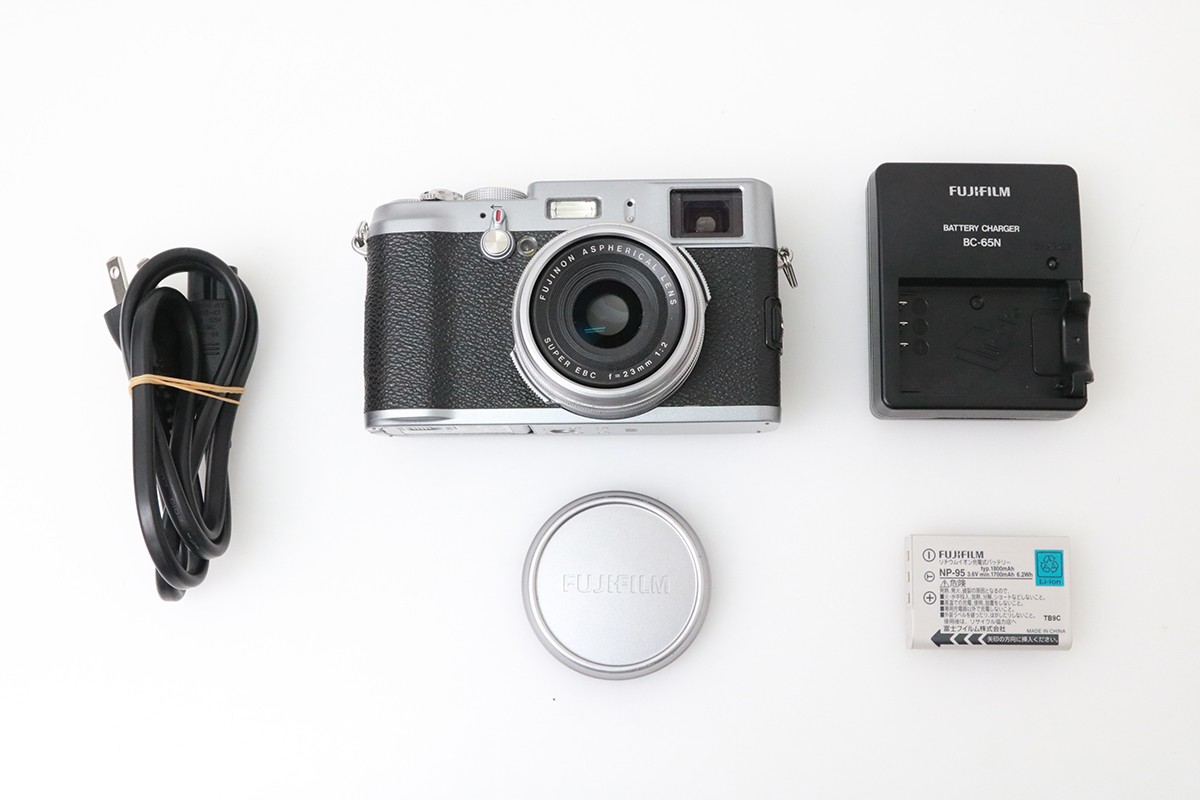FinePix X100 CA01-M6589-2Q1A