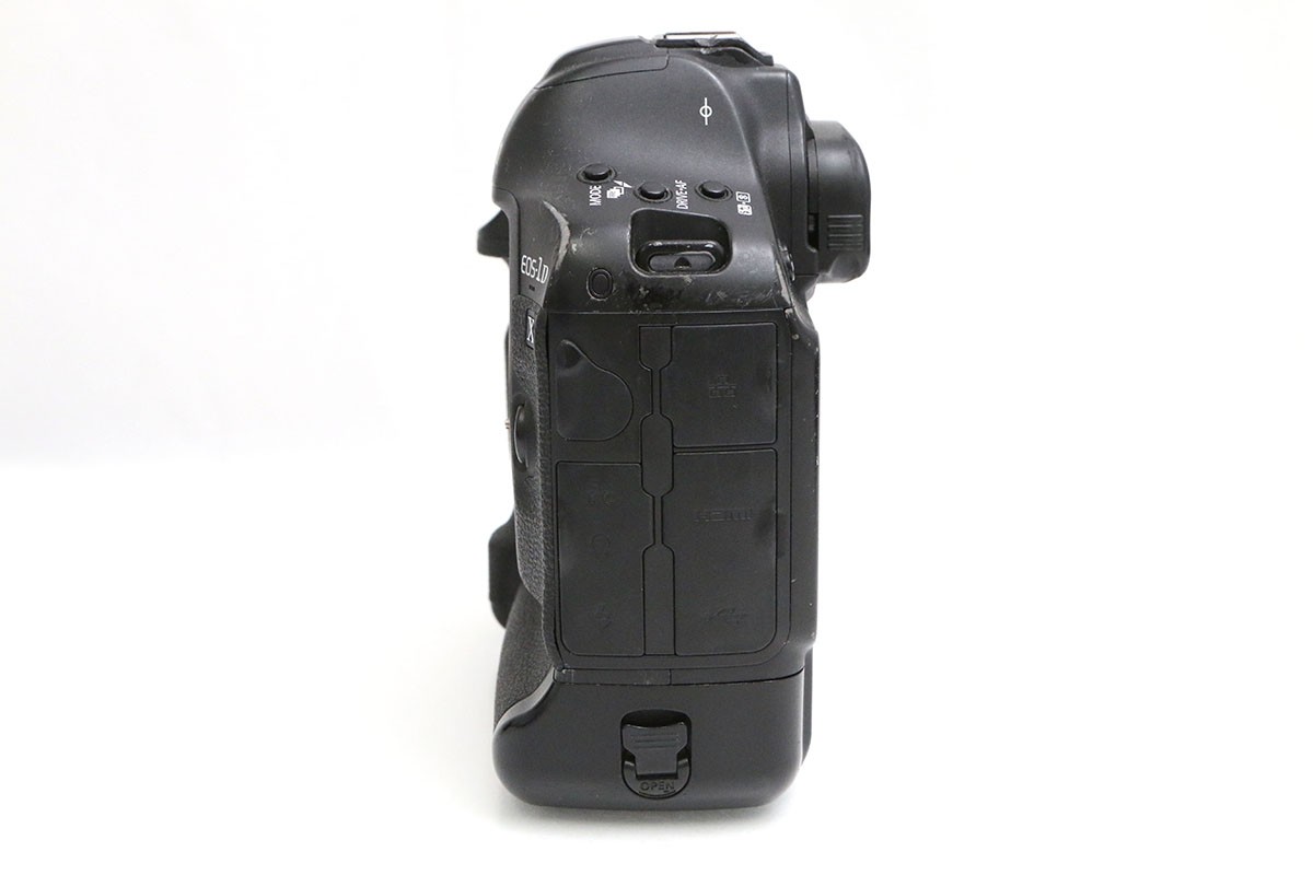 EOS-1D X Mark II �{�f�B CA01-B6746-3W2A
