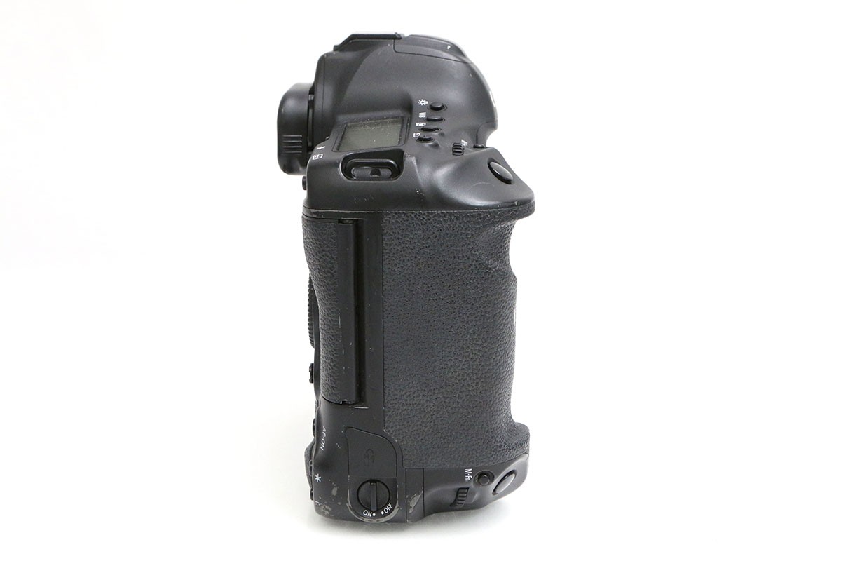 EOS-1D X Mark II �{�f�B CA01-B6778-3V3B