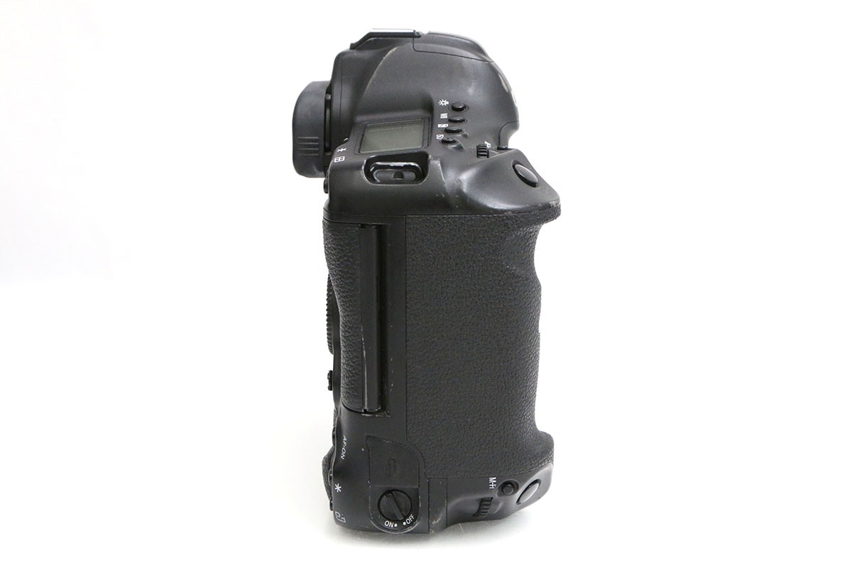 EOS-1D X Mark II �{�f�B CA01-B6779-3V3B