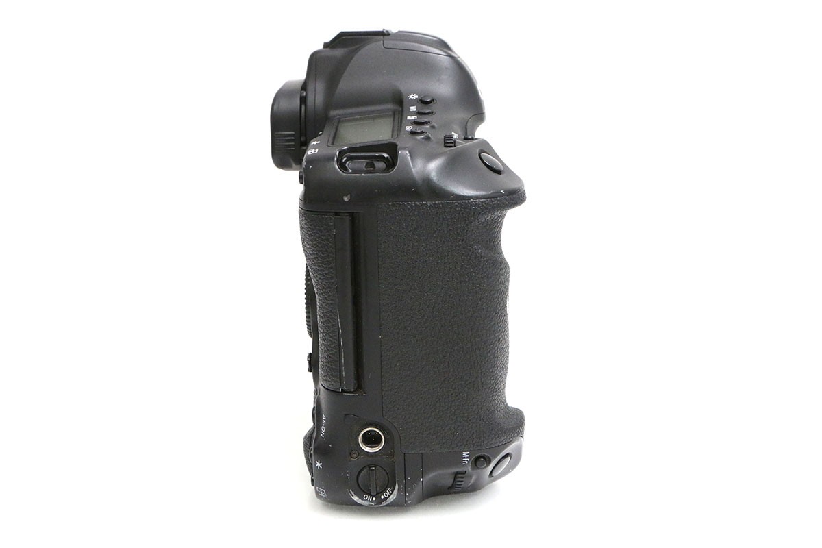 EOS-1D X Mark II �{�f�B CA01-B6780-3V3B