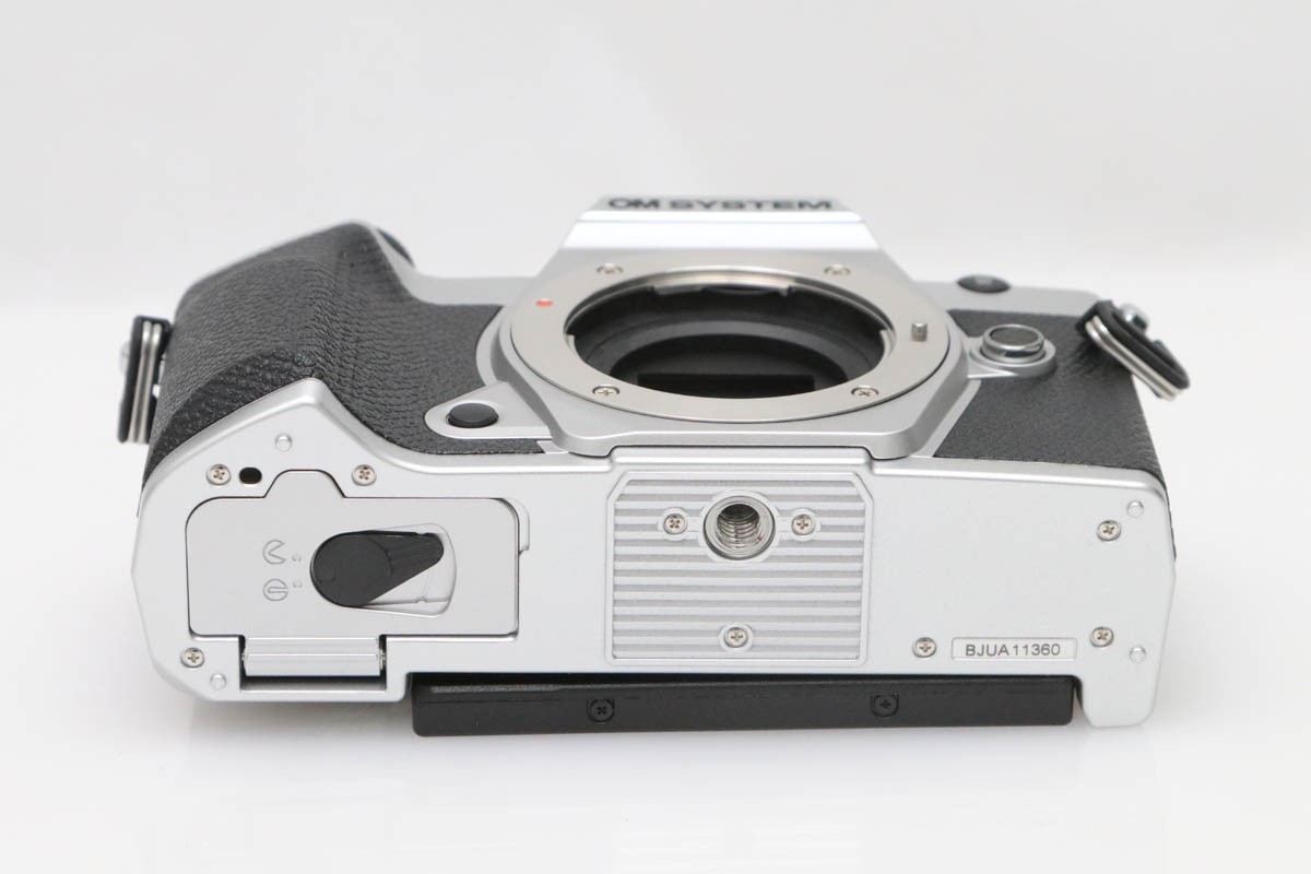 OM SYSTEM OM-5 Mark II �{�f�B [�V���o�[] CA01-D210-2Q2A