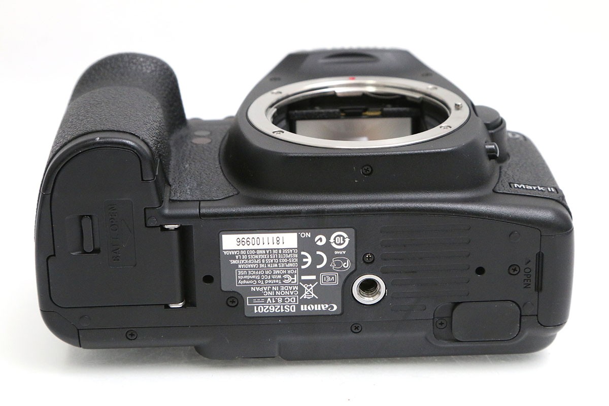 EOS 5D Mark II �{�f�B CA01-B6871-3Y2D