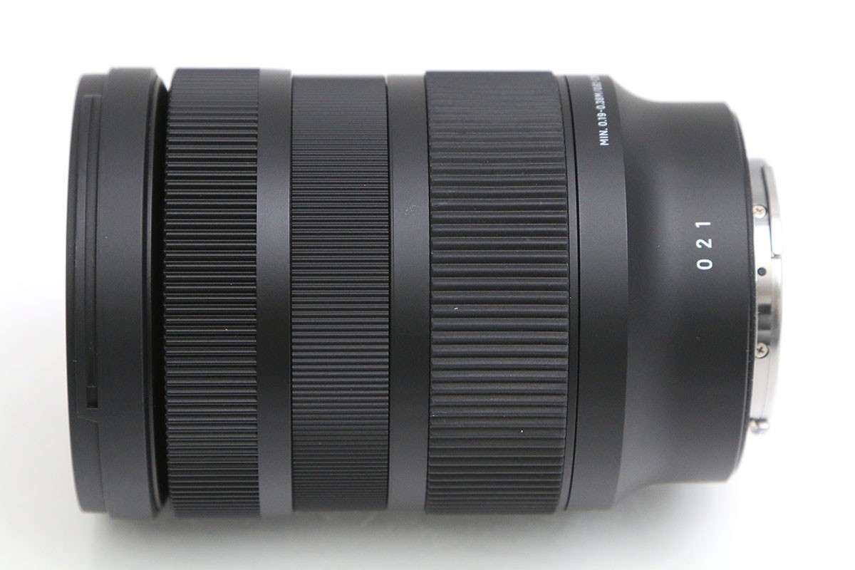 28-70mm F2.8 DG DN [�\�j�[E�p] CA01-B6880-2N3